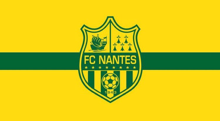 En 76 le FC Nantes reçoit un sachet de sable de la part d’un supporter Ivoirien à disperser sur la pelouse pour éviter la défaite. Ils resteront invaincu pendant 5 ans à domicile, une série qui s’achève le match suivant le changement de la pelouse.