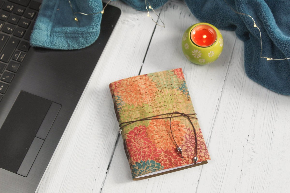 RoopDoopD's tweet photo. A6 Faux Leather Chrysanthemum Cork Notebook. Eco Friendly Journal https://t.co/NO1TNBXU4m #Etsy #ChickenPink #HandbagFriendly https://t.co/XGhKu2z6zL