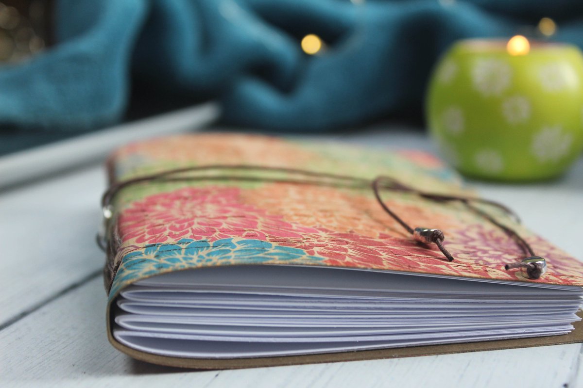 RoopDoopD's tweet photo. A6 Faux Leather Chrysanthemum Cork Notebook. Eco Friendly Journal https://t.co/NO1TNBXU4m #Etsy #ChickenPink #HandbagFriendly https://t.co/XGhKu2z6zL