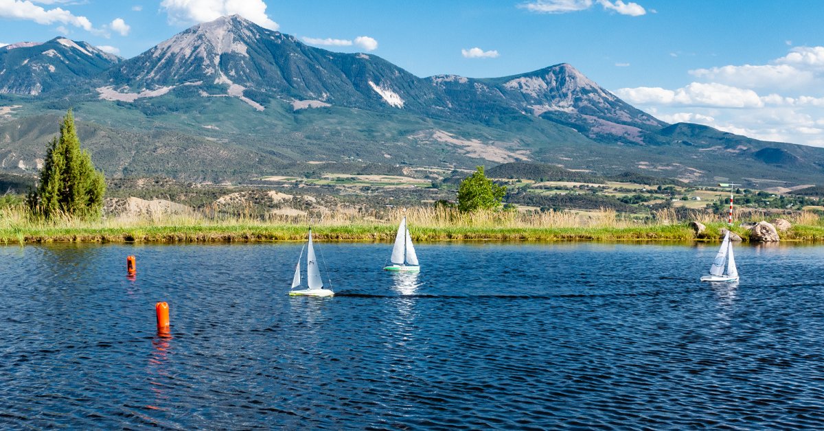 westelksava's tweet photo. During West Elks Wine Trail on Aug 2, enjoy wine tasting and remote control yacht racing at Azura Cellars! Visit https://t.co/76utPqUtn9 for info. #westelkswinetrail https://t.co/8qj97eksUT