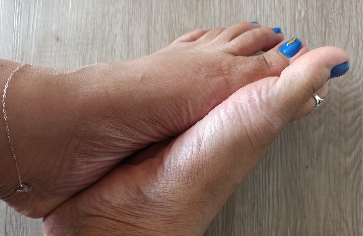 NoireToes's tweet photo. The DMs are open! Holla at me for the menu😘!

#footfetısh #feetfreaks #feetbuyers #feetoftwitter https://t.co/uu5mDNHi7L