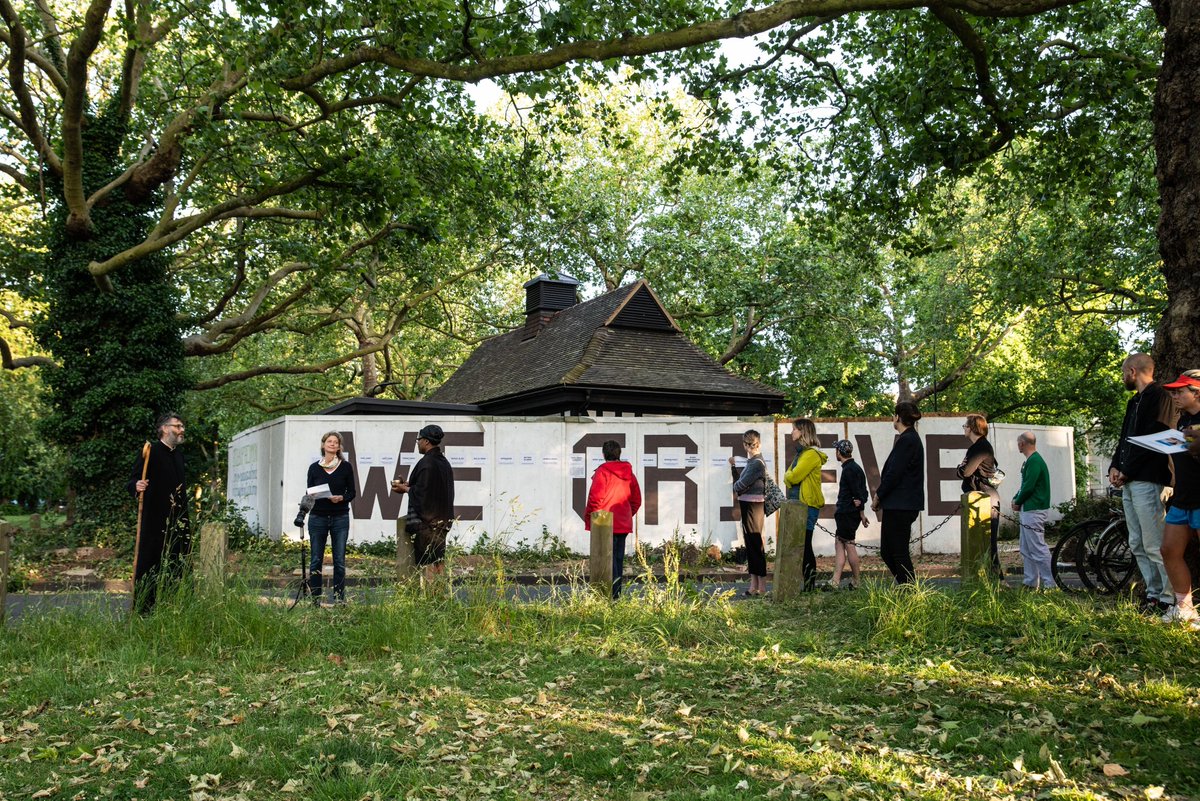 clapton_commons's tweet image. Please join us this Thursday at 7.30pm, next to Liberty Hall, where we will be contuining our act of civic grief and holding a space of remembrance next to our memori-wall.

You can read more about it here: hackneycitizen.co.uk/2020/05/05/cor…

#WeGrieve