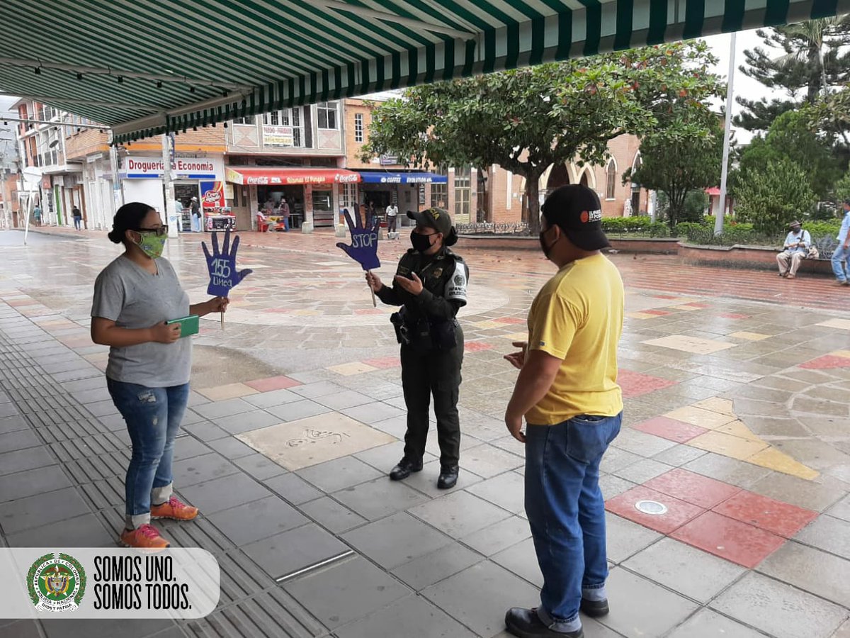 PoliciaCmarca's tweet photo. En el municipio El Colegio, con #ProtecciónInfancia adelantamos actividades de prevención en el parque principal, sensibilizando a la comunidad en general, para prevenir y mitigar todo tipo de violencia. #CeroViolencia https://t.co/hrU0zEmI7Q