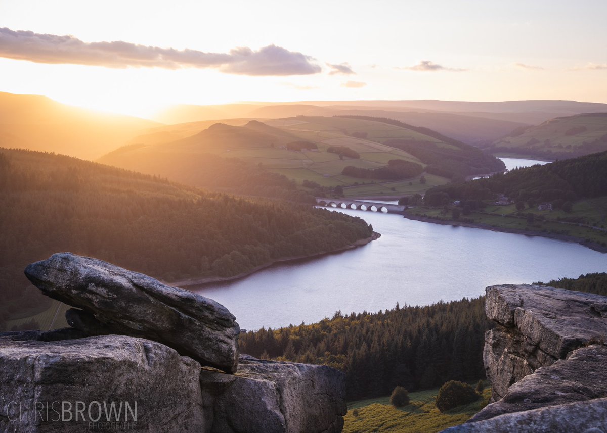 #Sunset up at #ladybowerreservoir the other week. Busiest I have seen it for a while. Didn’t think I was going to get a spot 🤣
#peakdistrict #landscapephotography #Landscapes #EOSR