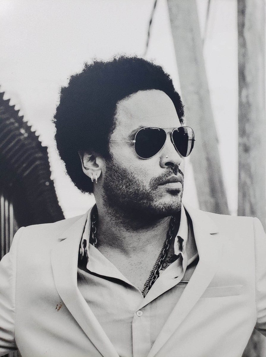 LKravitzOnline's tweet photo. @RenaudCorlouer présente ses portraits dans l’exposition « iconic » dans le cadre du #GrandPrixPhoto 2020 depuis hier à #SaintTropez. On peut y trouver un portrait (inédit)de @LennyKravitz
#renaudcorlouer #lennykravitz #photo #photography
📸 marlene pour #lkonline https://t.co/lkGE28JiD6