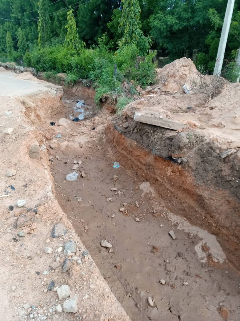 TrackaNG's tweet photo. Dualization of Kano-Katsina road (Phase 2 Kano/Katsina boarder link to Katsina steel rolling mills roundabout) for N3.75 billion

We tracked and confirmed work ONGOING.
@tundefashola
#N162BillionSukukBondProjects https://t.co/FjOxN5TM7A