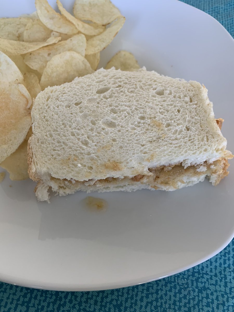 SuperWahsum's tweet photo. PBJ like a 5 yr old. #teamnocrust https://t.co/JXVZXms6dC