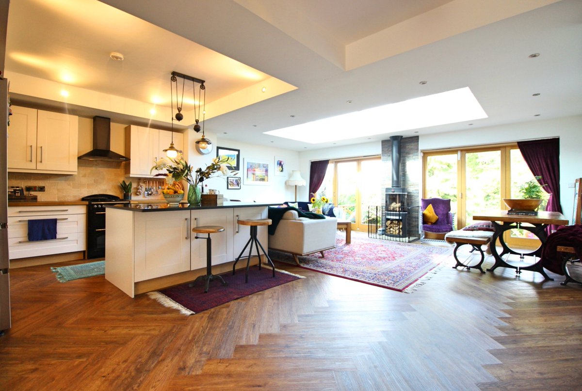 CPHestateagents's tweet photo. A stunning, recently modernised and #extended 4 bedroom #dormerbungalowforsale in #Newby. Open plan kitchen/diner and mature #familygarden.
#CPH #Scarborough #lovewhereyoulive #northyorkshire #propertyforsale #closetoschools #loftconversion #familyhome
https://t.co/T8frxylarr https://t.co/B58uDLR9tG