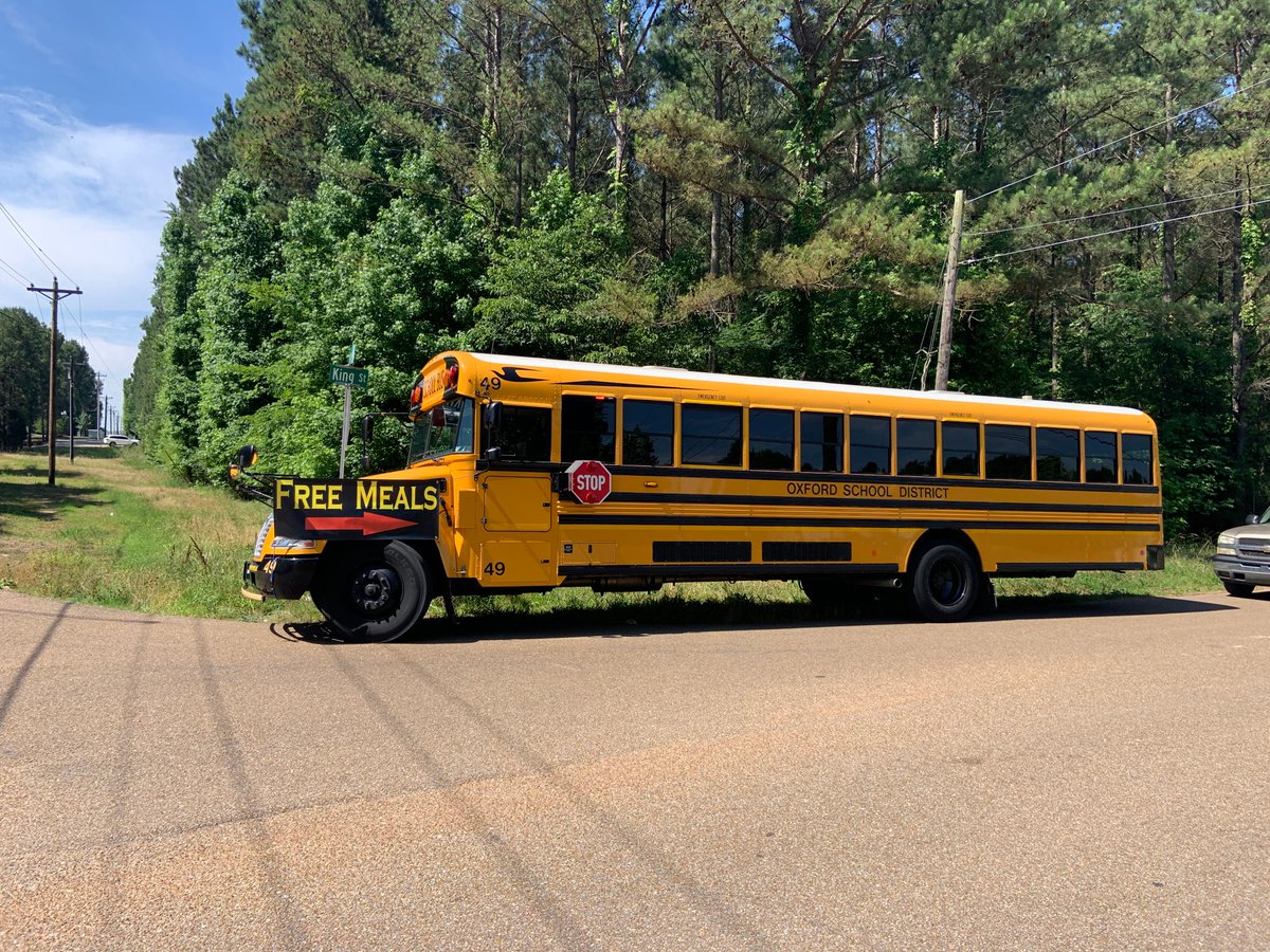 bharvey31's tweet photo. These folks in Western Hills have been at it all summer. Thanks to Brad Meyers and Jane Tonos. Because of their customer friendly attitude, meals served has grown from 45 meals per day to over 100!⚾️ #OSDCoreValueService https://t.co/cnIe8oWT6C