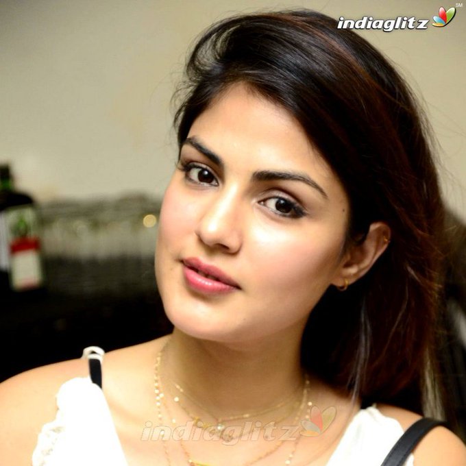 Rhea Chakraborty IMAGES, GIF, ANIMATED GIF, WALLPAPER, STICKER FOR WHATSAPP & FACEBOOK