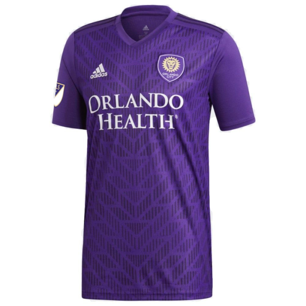 Club25Football's tweet photo. Wolves get a hand-me-down from Spain (2018) and Orlando City (2019). Any brand outside the big three would grovel at the club's feet to make something beautifully bespoke, but instead the fans are stuck with adidas.
/cynic mode, let's look at this shirt itself #ReadyforRelight https://t.co/24v8FmHXxJ