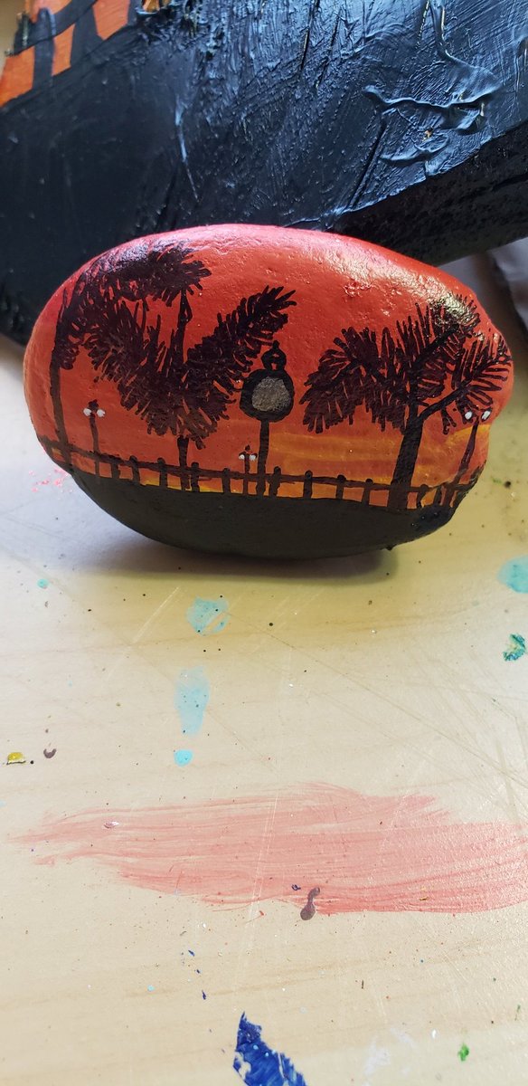 RepalmArt's tweet photo. It started with a colorful and beautiful  photo I took over 15 years ago...

Early this morning it ended with a piece of art on a palm tree husk and a little bit of rock art😉 https://t.co/KihzOwW1p9