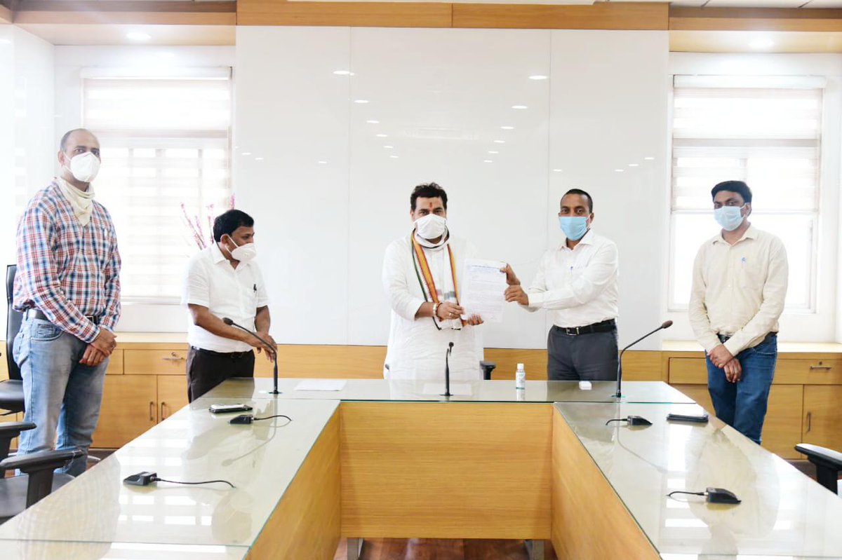 राज्य विद्युत परिषद जूनियर इंजीनियर्स संगठन के पदाधिकारियों ने मंगलवार को ऊर्जामंत्री <a href="/ptshrikant/">Shrikant Sharma</a> से मुलाकात की। संगठन ने निजीकरण प्रक्रिया का विरोध किया. <a href="/rvpjes/">RVPJESUP</a>
<a href="/arvpriya_aj/">arvind</a> <a href="/Live_Hindustan/">Hindustan</a>
