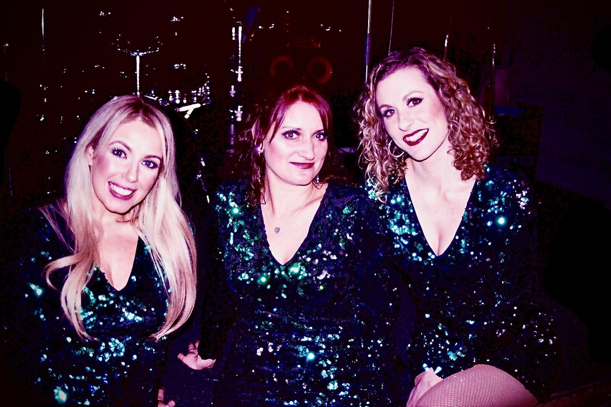 DetroitLive4's tweet photo. The "Detroit Live"  divas - hopefully on a stage near you soon . Safely support live music! @anna_shotter https://t.co/bmDj99YsYP https://t.co/sGZGCVI74q https://t.co/zbHxboeQVI https://t.co/weNJ81sk76