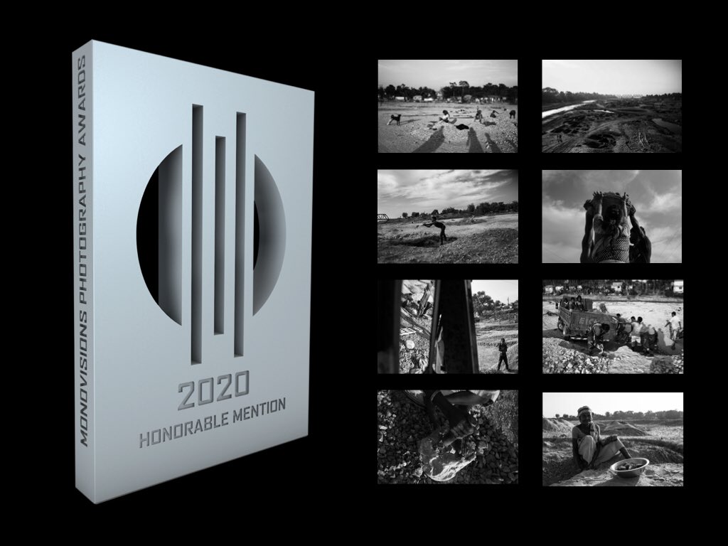 wioletta_sedlak's tweet photo. https://t.co/dc5HTRB3Vw
#india #photojournalism #documentary #instadaily #streetphotography #streetphotographer #dailylife #workers #stones #riverbed #hardwork #siliguri #dog #monovisionawards2020 #monovisionsawards #monovisions #honorablemention https://t.co/P3uL1W7xkg