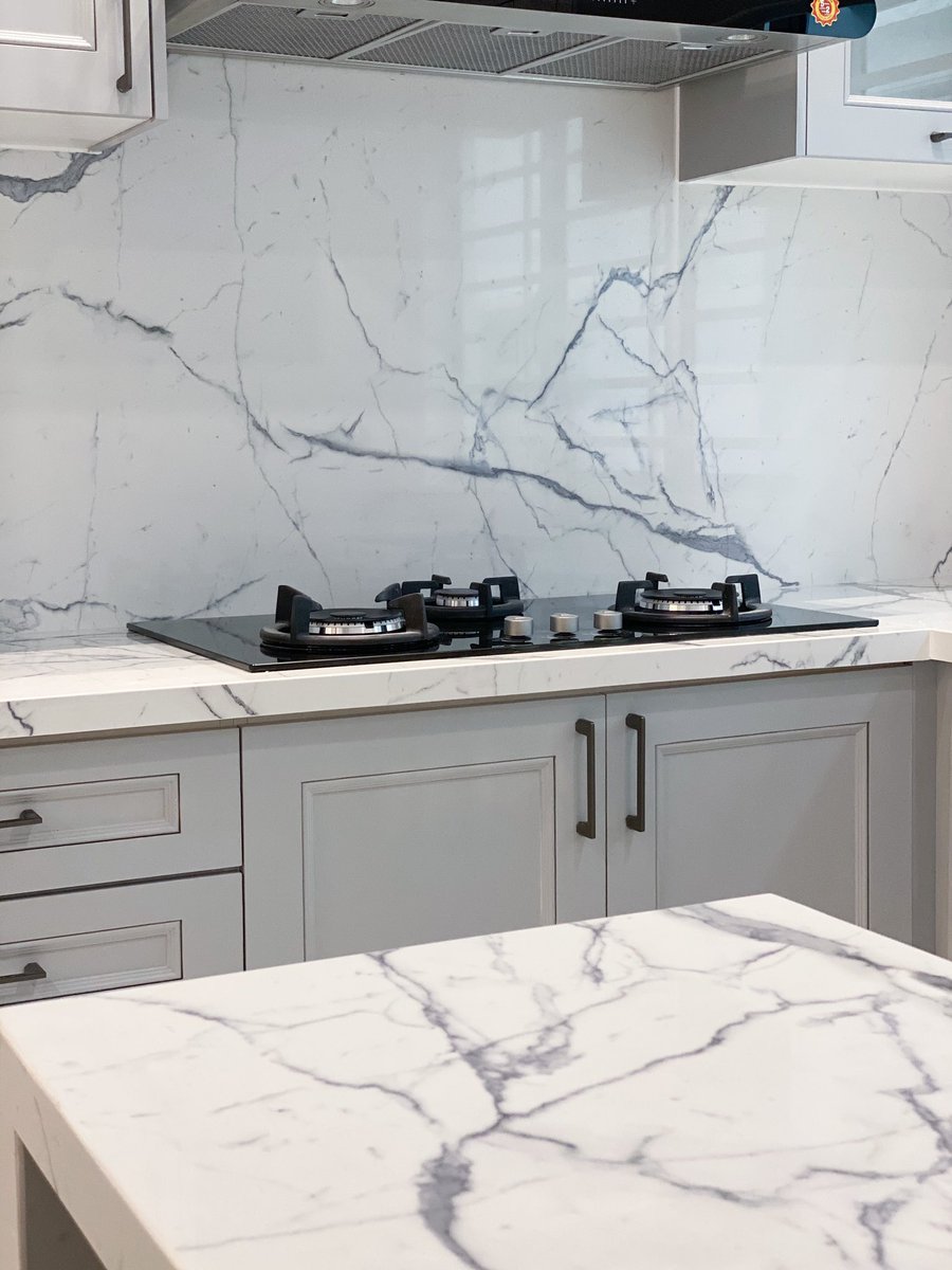 Aizul_Marcello's tweet photo. Dapur idaman dah siapppp! Material yang aku gunakan solid wood and full height from floor to ceiling. Lantai tukar jugak. Backsplash pon sama. https://t.co/OSguH4S0zE