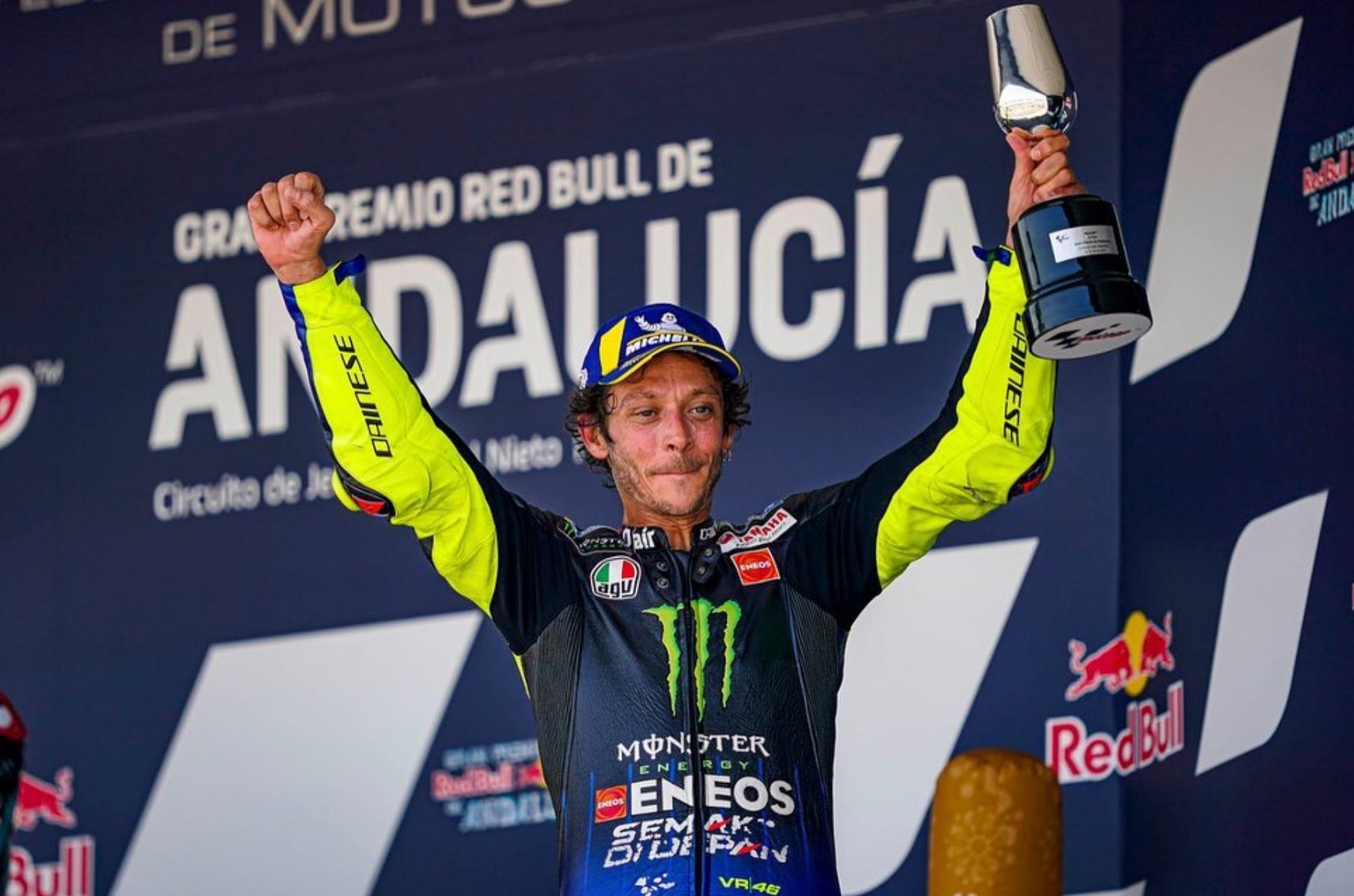 Valentino Rossi saat naik podium di MotoGP Andalusia 2020