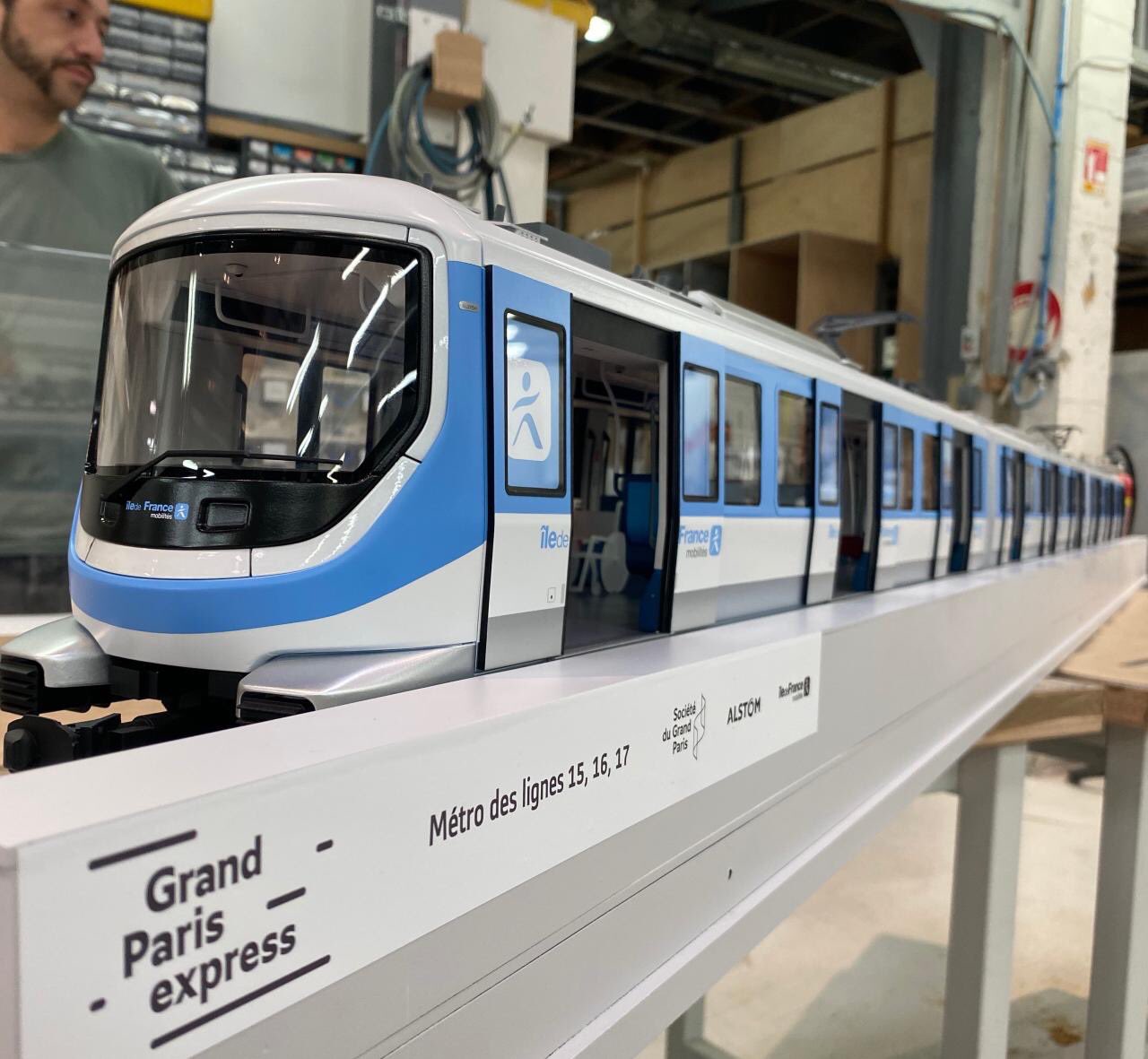 premiere impression design MR grand Paris ( alstom design ) - Page 2 EeBI_arUMAAFEiz?format=jpg&name=large