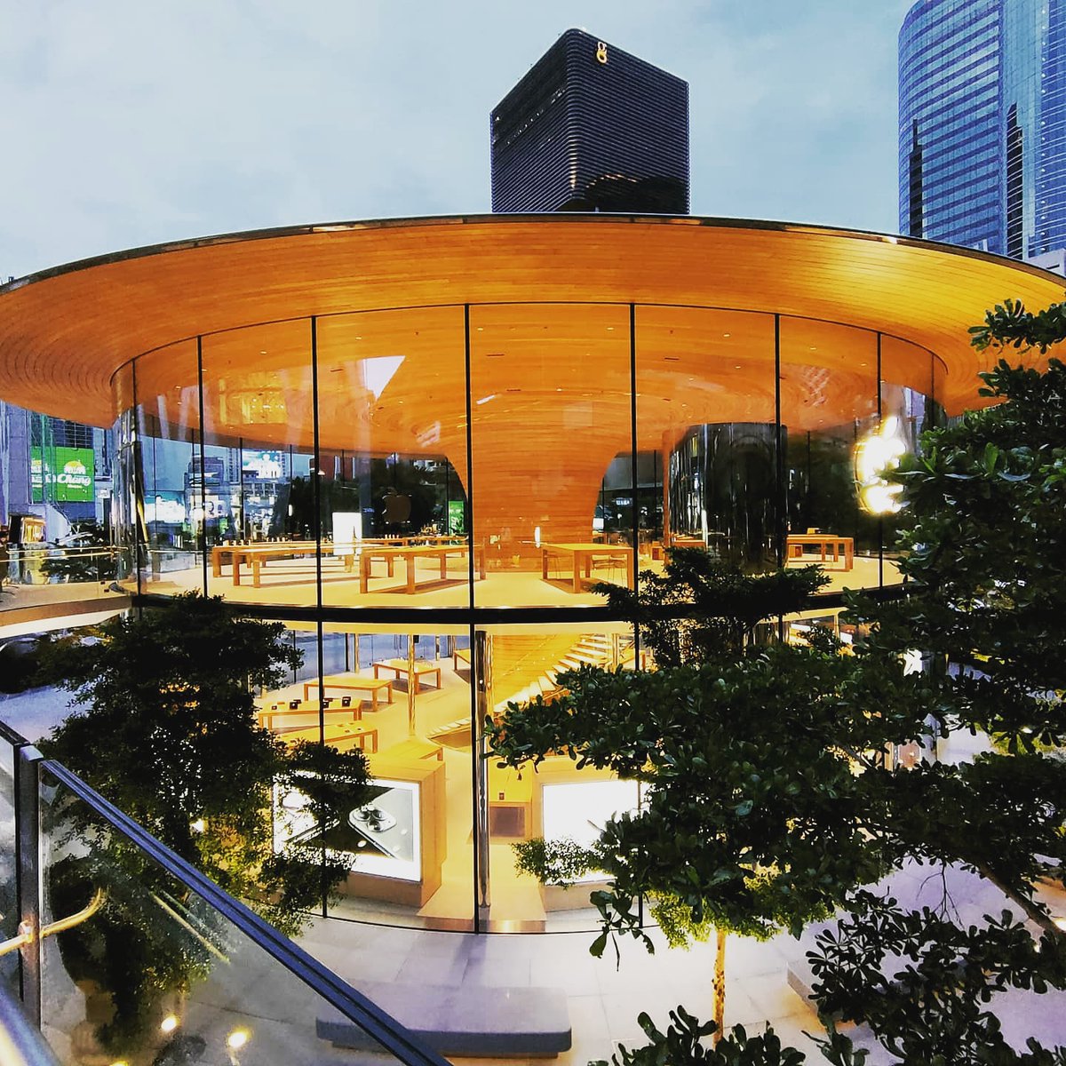 digitday's tweet photo. Apple Central World แอปเปิลสโตร์แห่งที่ 2 ในประเทศไทย พร้อมเปิดให้บริการเร็ว ๆ นี้ #AppleStore #AppleCentralWorld #CentralWorld #DGD #DIGITDAY https://t.co/gr6eMaq9Uo
