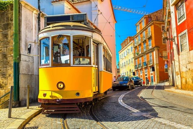 turistipercaso's tweet photo. #Portogallo da vivere! Due o tre informazioni pratiche sul Paese più a Ovest d'Europa... a cura di Kilometri a Colazione, #Wanderoo https://t.co/tcZcfgB9qr https://t.co/iOe1xVZBcI