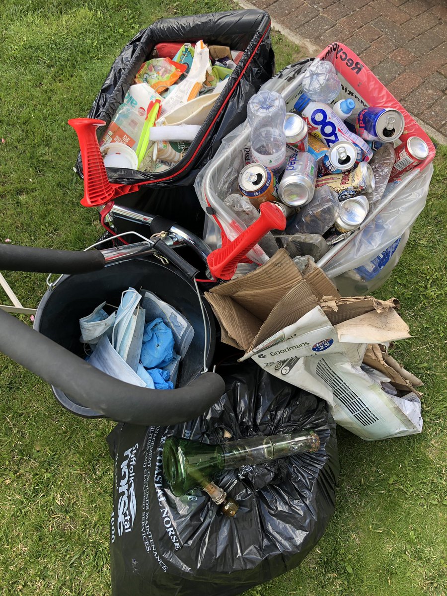 UKrubbishwalks's tweet photo. Still treating the symptoms whilst fighting for a cure.
#dontbeatosser #littersummit #litter #plasticpollution https://t.co/50tD4S92rg