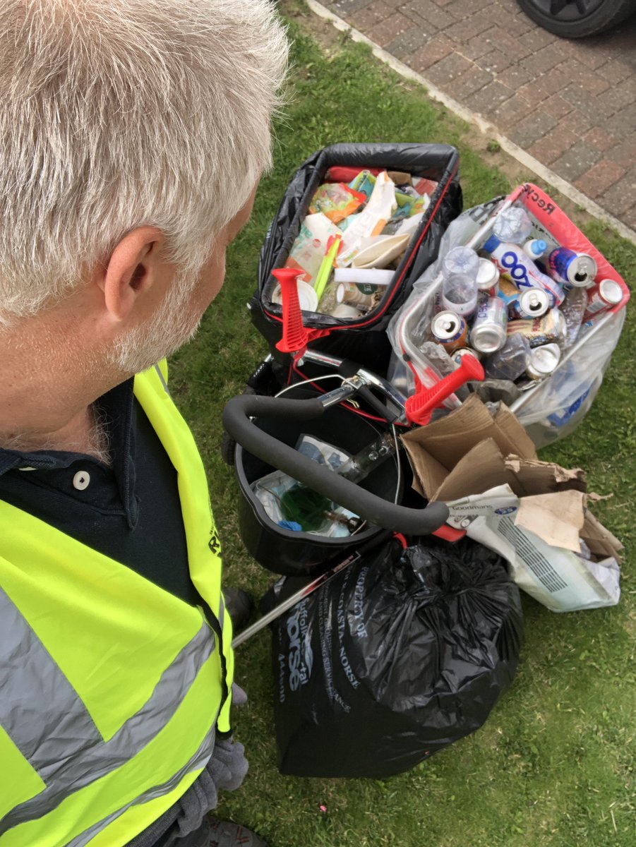 UKrubbishwalks's tweet photo. Still treating the symptoms whilst fighting for a cure.
#dontbeatosser #littersummit #litter #plasticpollution https://t.co/50tD4S92rg