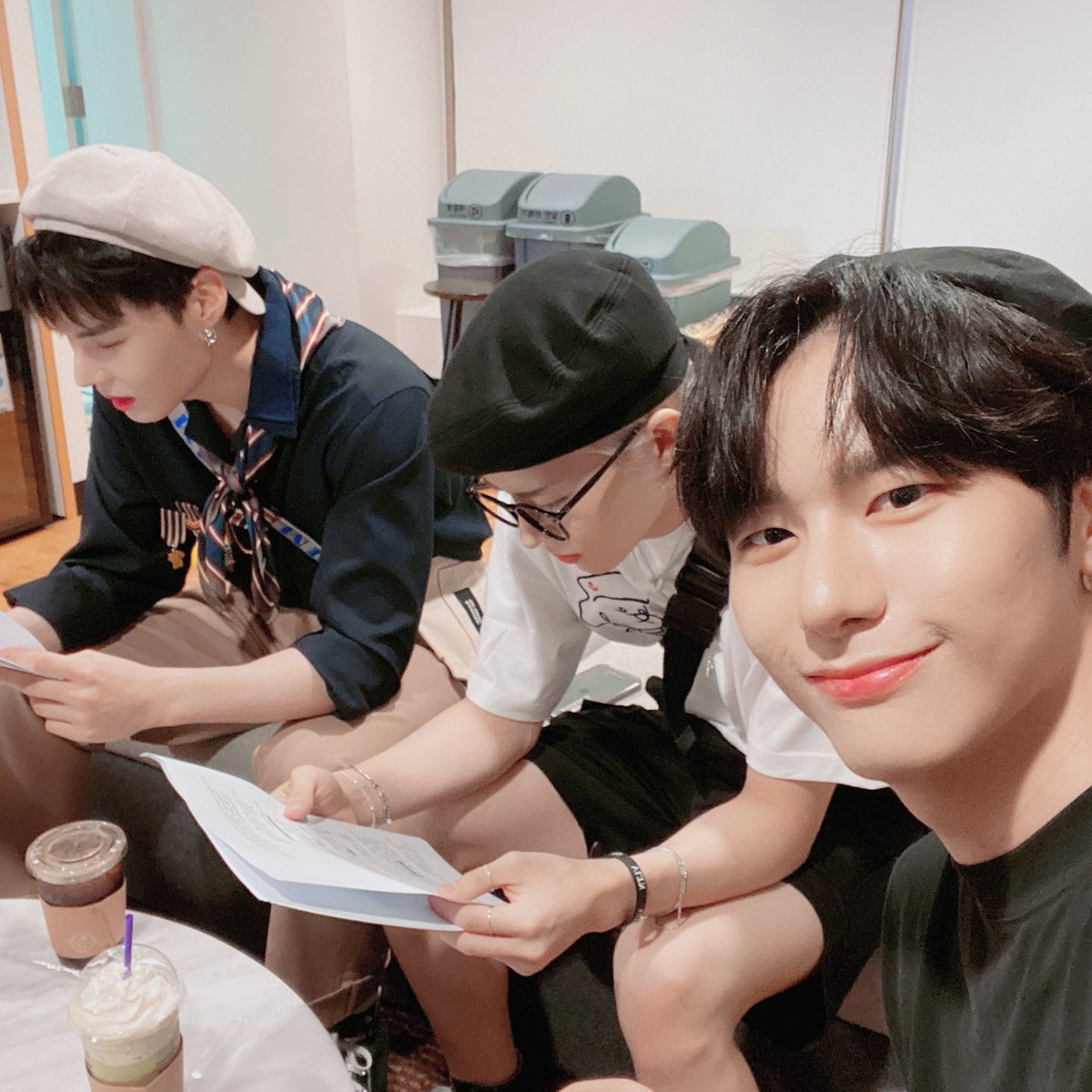 NewWorld_VICTON's tweet photo. [#승식 ]오늘 이불킥은 색다른 느낌이었네용!!!너무 재밌었구!!이번주도 힘내쟈!!아쟈!! https://t.co/nxpUIkky2W