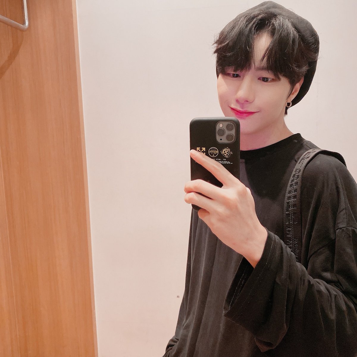 NewWorld_VICTON's tweet photo. [#승식 ]오늘 이불킥은 색다른 느낌이었네용!!!너무 재밌었구!!이번주도 힘내쟈!!아쟈!! https://t.co/nxpUIkky2W