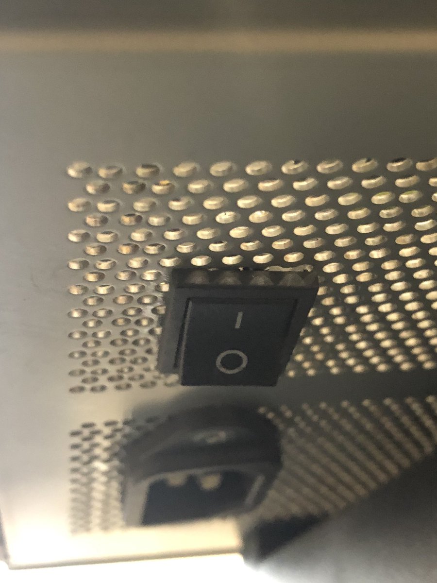 WowihaY's tweet image. #CustomMod Розпаяв RGB молдінги з БЖ та відюхи, та встановив роз'єм та вимикач живлення.