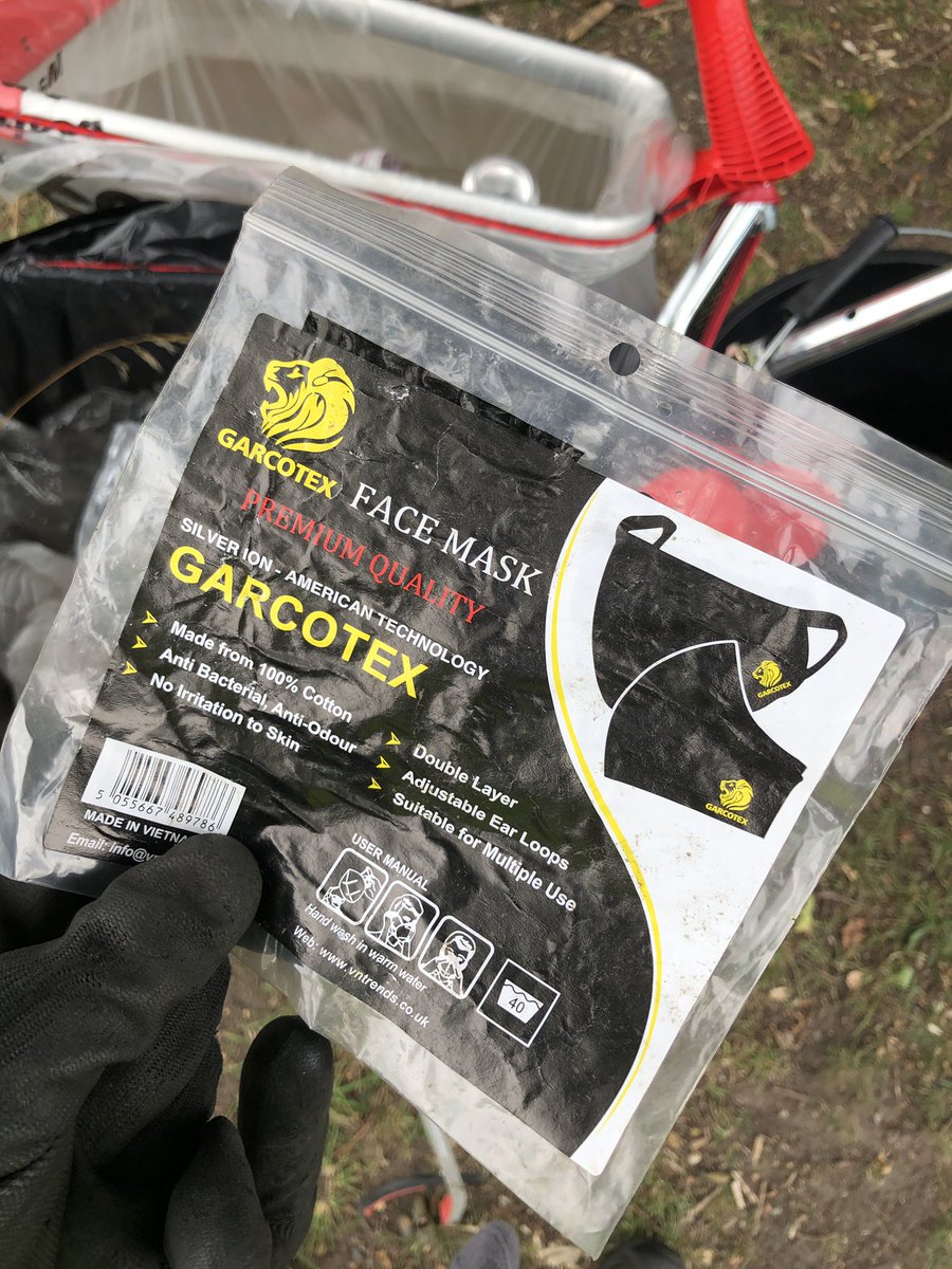 UKrubbishwalks's tweet photo. PPE litter definitely on the increase again. 18 masks, 6 gloves and 50+ wet wipes picked up (very carefully) on this afternoonโs #RubbishWalk. Even finding the packaging the masks are delivered in now. Madness. Utter madness and disrespect. #DontBeAtosser #LitterSummit #PPElitter https://t.co/UzkbKlBSNg