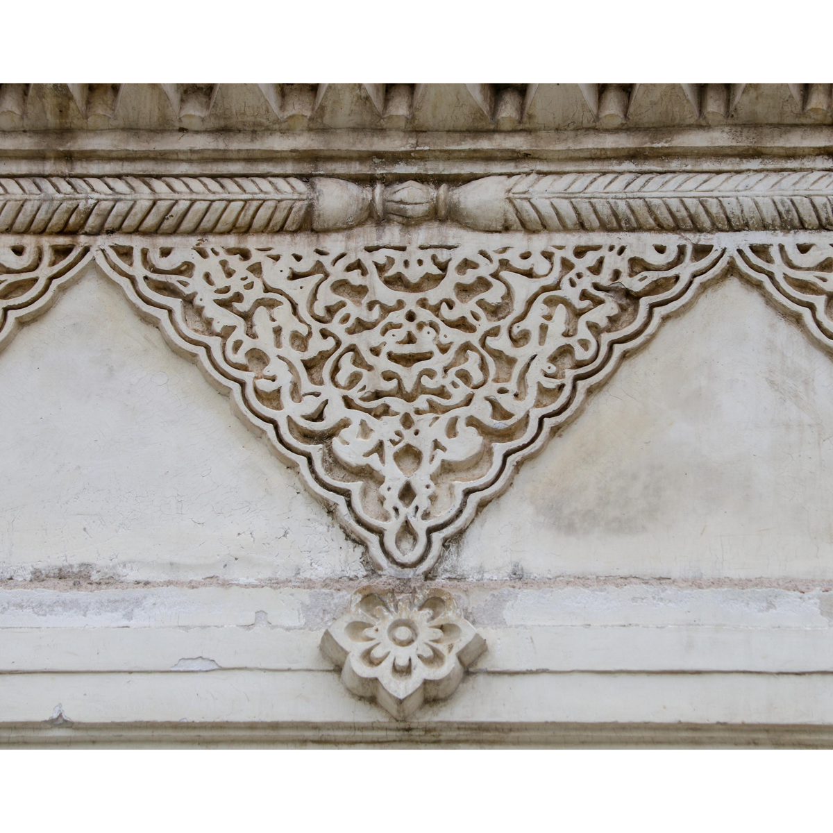 qutb_shahi_park's tweet photo. Intricate details on the mausoleum of Sultan Quli Qutb Shah were carefully restored by lime craftsmen(after removal of 20th century cement layers) working with the Aga Khan Trust for Culture.
#qutbshahitombs #qutbshahiheritagepark #RethinkingConservation @akdn https://t.co/yfdawTU32Q