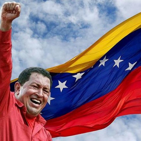 ErnestoPsuv's tweet photo. Hoy recordamos el cumpleaños del Comandante Eterno, Hugo Chávez Frías. Convertido en millones, está en el corazón del pueblo que quedó palpitando para siempre. ¡Gracias por tanto mi Comandante!, jamás te defraudaremos. Nosotros Venceremos!
#VivaChávezyBolívar @nicolasmaduro https://t.co/AdQW2yHKeR