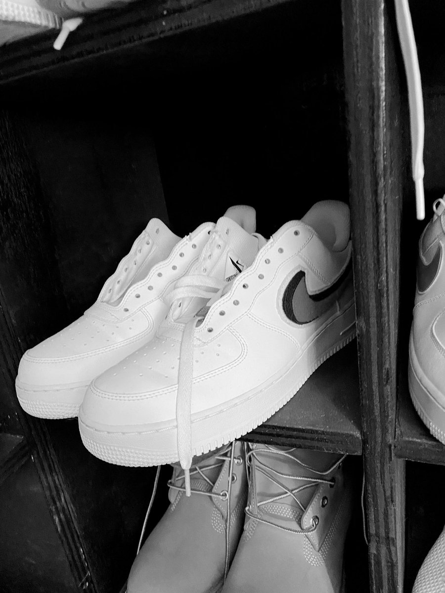 DBLACKGH's tweet photo. These are some of my autographed kickz I’m be giving out this weekend !! Louboutins, Nike airforces, hightop puma’s, vintage Reebok classics #TeamDBlack #BamNation https://t.co/AljEis2Bgn