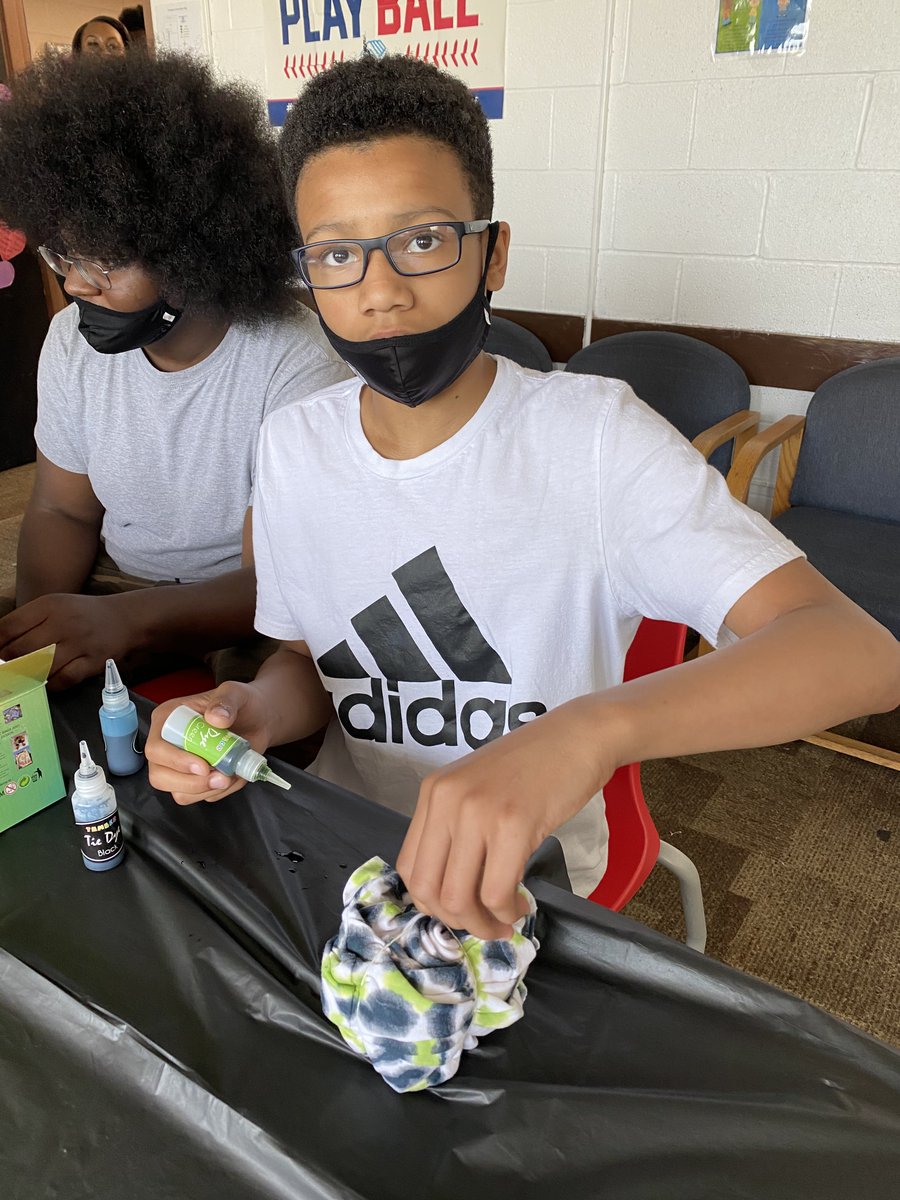 BGCYoungstown's tweet photo. #BGCY teens are enjoying their summer here at the Club! Check out these awesome #tiedye tees Mr. Marquis and his teens made together!! #BGCA #BGCStrong #positiveplace #positiveplaceforkidsandteens #summerfun #arts #crafts #memories #goodtimes #fun https://t.co/8mIGiflogF