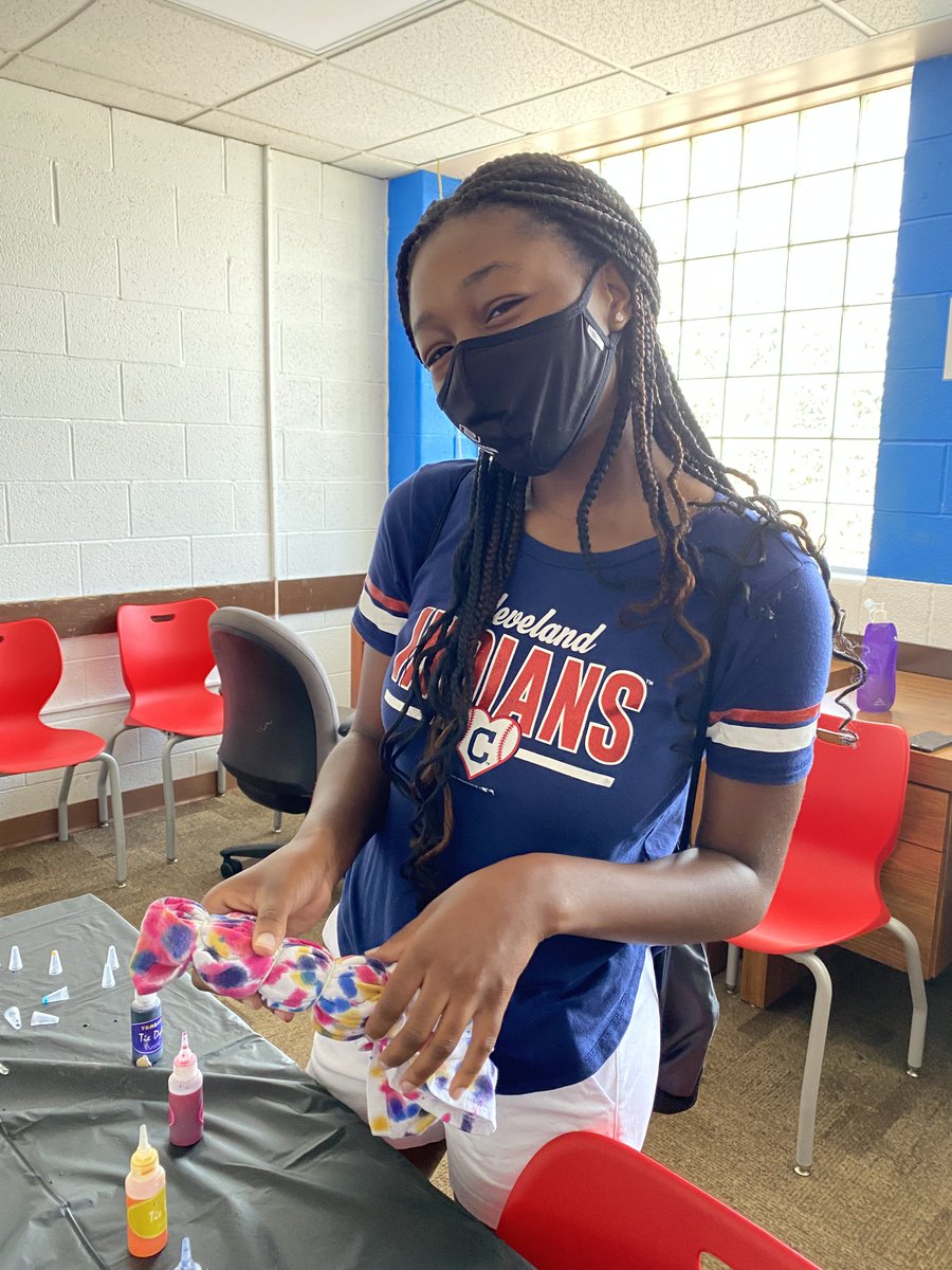 BGCYoungstown's tweet photo. #BGCY teens are enjoying their summer here at the Club! Check out these awesome #tiedye tees Mr. Marquis and his teens made together!! #BGCA #BGCStrong #positiveplace #positiveplaceforkidsandteens #summerfun #arts #crafts #memories #goodtimes #fun https://t.co/8mIGiflogF