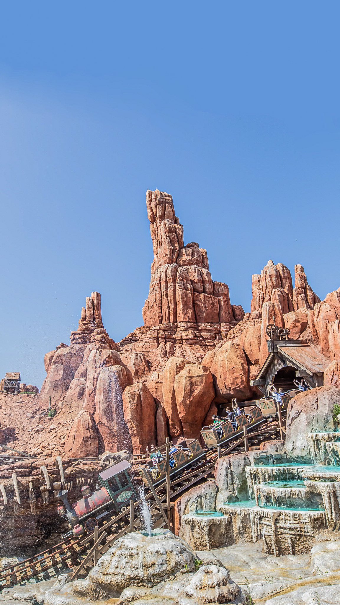 Remi 縦で切り取る東京ディズニーランドの風景 タップしてご覧いただけると嬉しいです Remi 縦で切り取る東京ディズニーランドの風景 タップしてご覧いただけると嬉しいです