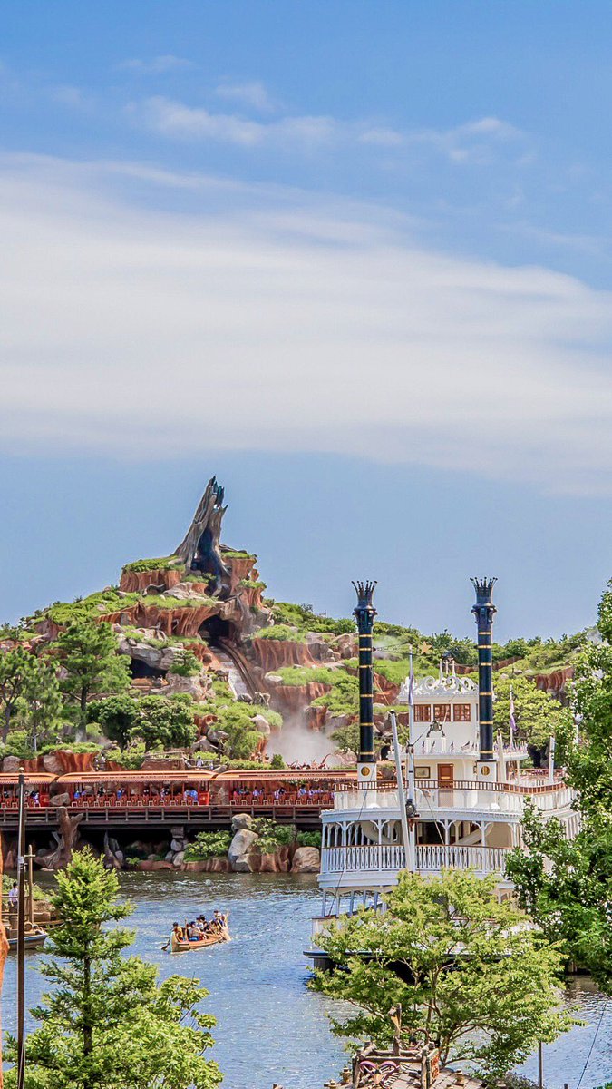 Remi 縦で切り取る東京ディズニーランドの風景 タップしてご覧いただけると嬉しいです