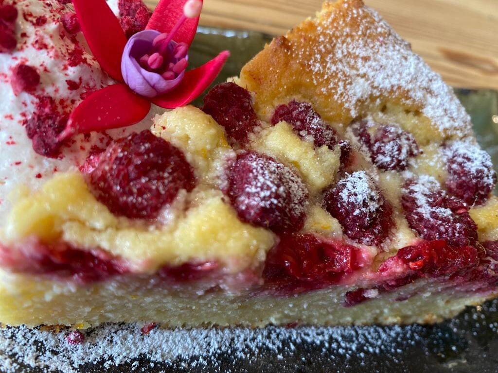 creationwines's tweet photo. INDULGE at Creation! This #creationcake pairs divinely with our range of teas, coffees & cordials 💗worth a drive into the beautiful #HemelenAarde where you can enjoy the stunning @Janko_de_Beer sculptures during your visit! #lovecreationwines #supportlocal #cocoontocreation https://t.co/iWaDcyxokj