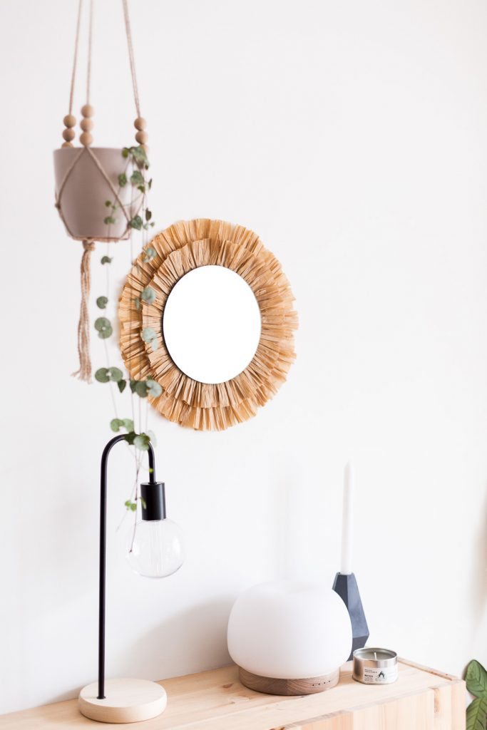 FallForDIY's tweet image. DIY Raffia Tasseled Mirror over on the blog today!  bit.ly/2NclKuA
