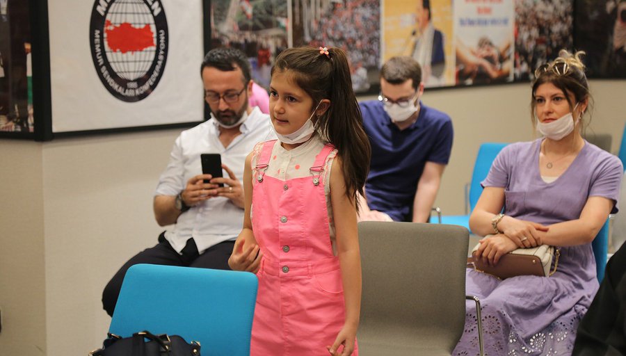 Sn Cumhurbaşkanım <a href="/RTErdogan/">Recep Tayyip Erdoğan</a>

1️⃣9️⃣ TEMMUZ 2017 de atanıp
güvenlik soruşturmaları uzun sürdüğü için  göreve geç başlatılan binlerce öğretmen Ağustos mazeret tayinine dahil edilmeyip MAĞDUR ediliyor

Bayram öncesi MÜJDE bekliyoruz

<a href="/ziyaselcuk/">Ziya Selçuk</a> <a href="/omerinan06/">Ömer İNAN</a> 
<a href="/_aliyalcin_/">Ali YALÇIN</a> <a href="/tcmeb/">Millî Eğitim Bakanlığı</a>