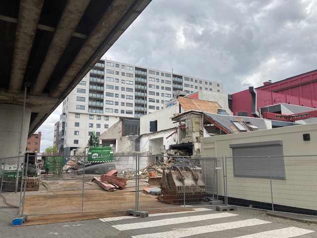 Dit is huidige staat van het 'oude' <a href="/TheaterZ/">Theater Zuidplein</a>. Binnenkort een nieuw Theater Zuidplein <a href="/HartvanZuid/">Hart van Zuid Rotterdam</a>. Welke herinneringen heb jij aan dit theater? #open010 #rotterdam <a href="/charlois_rdam/">Charlois Rotterdam</a>