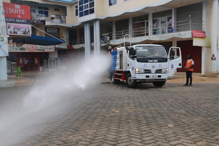 grace_me55's tweet photo. I am sure the @mohgovgh, @DSD_GHS, @WHO and @Aboagye_DG_GHS will be very excited about the Disinfection of Markets and other public spaces in the fight to #beatCovid19.
#ZoomlionDisinfects
@mlgrdgov 
@Chief919267 
@BurahRita 
@iamaryee 
@adamsnyamoo 
@anokyewaaba 
@TakyiCaptain https://t.co/LeylB6v0xV