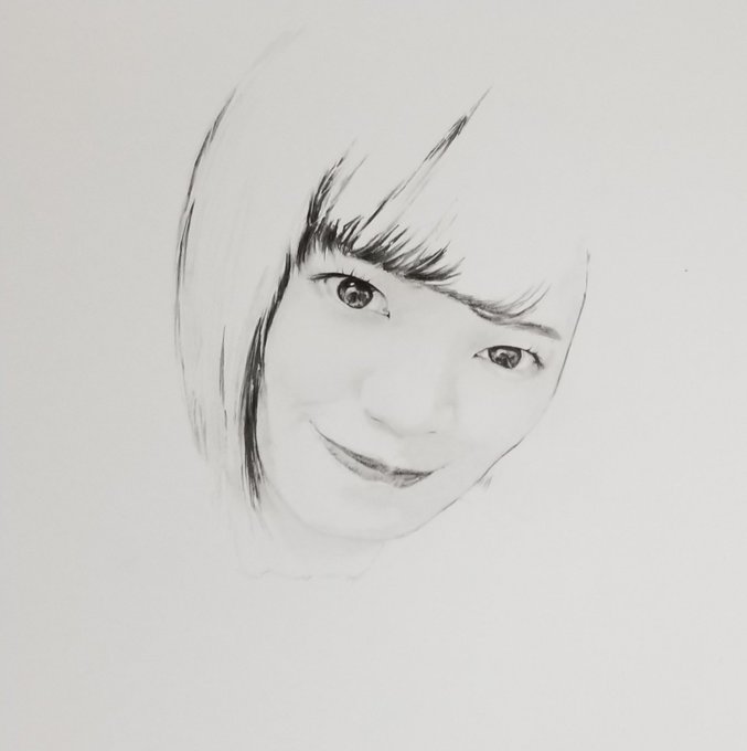 ふぇ～ん、3枚も描くんじゃなかったよ～進まないよ～?
と言いつつも描き進めずに眠りにつくようこうであったw
#鉛筆画 #Pencildrawing #pencilart #似顔絵 #イラスト 
