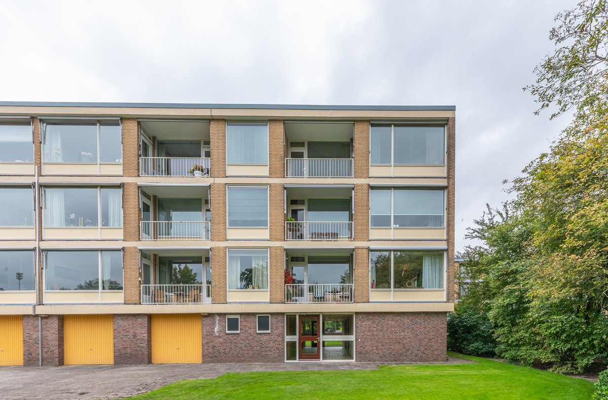 prinsmakelaars's tweet photo. In verkoop: Van Beethovenlaan 53 Baarn
Vraagprijs € 295.000,- kosten koper
Aan de rand van Baarn met mooi uitzicht op de bossen van Huis Groeneveld gelegen een ruim 4-kamerhoekappartement op de 3e, tevens hoogste woonlaag. https://t.co/Otmos4zaRy