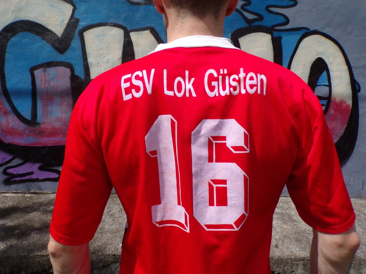 footballkitbox's tweet photo. LOOK AT THIS ❤️❤️❤️
ESV Locomotiv Gusten by #Uhlsport
#kitboxVINTAGE https://t.co/V45iDZMuMy