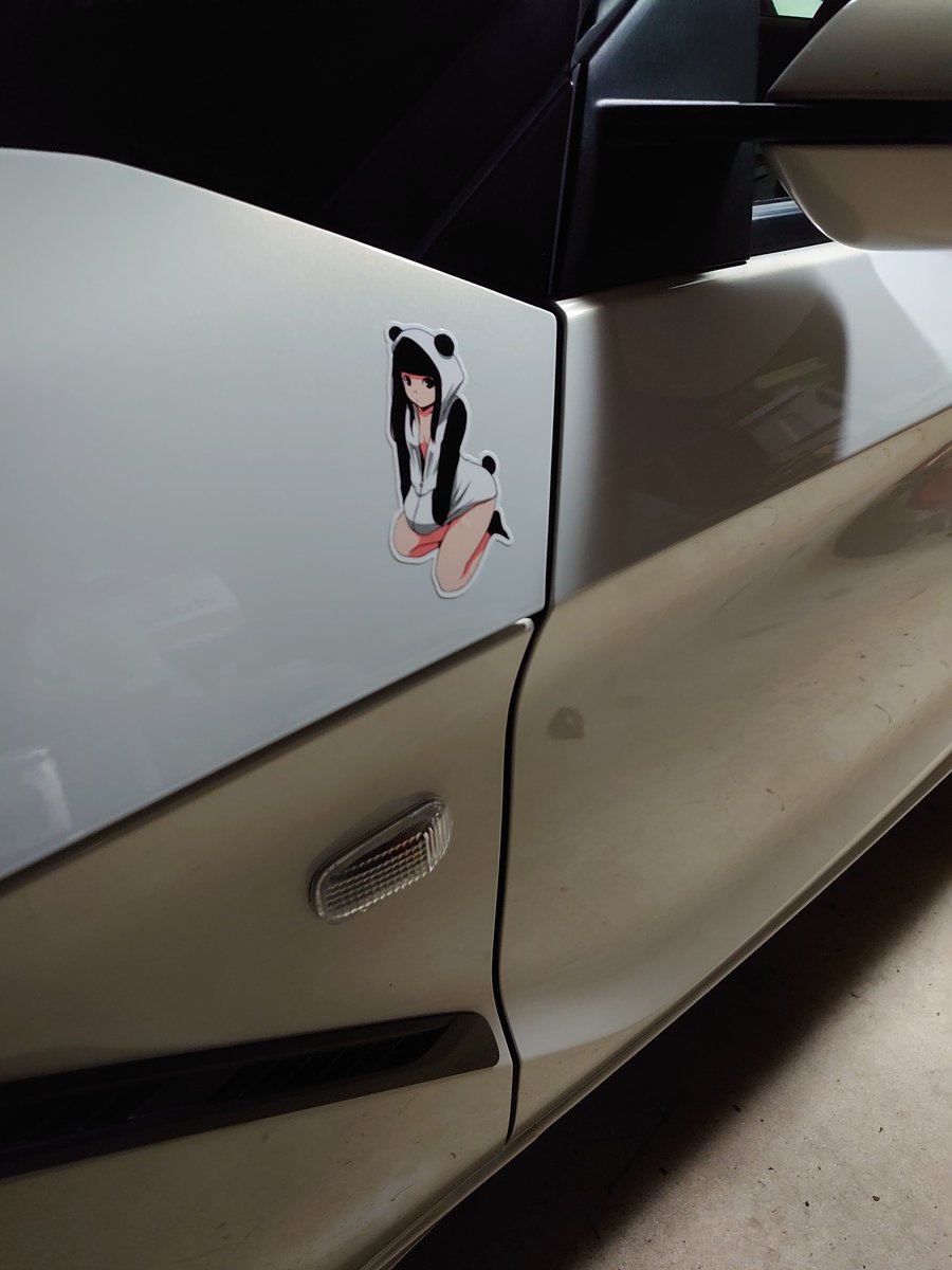 八的暁 ハチプロデザイン 車体表面のワックスやコーティングが邪魔をすることがわりとありますので 中性洗剤などでしっかり脱脂 してからが良いです ただ貼るステッカーの糊成分によっては車体の塗装を化学的に浸食する場合が稀にあります 基本3m製のうち
