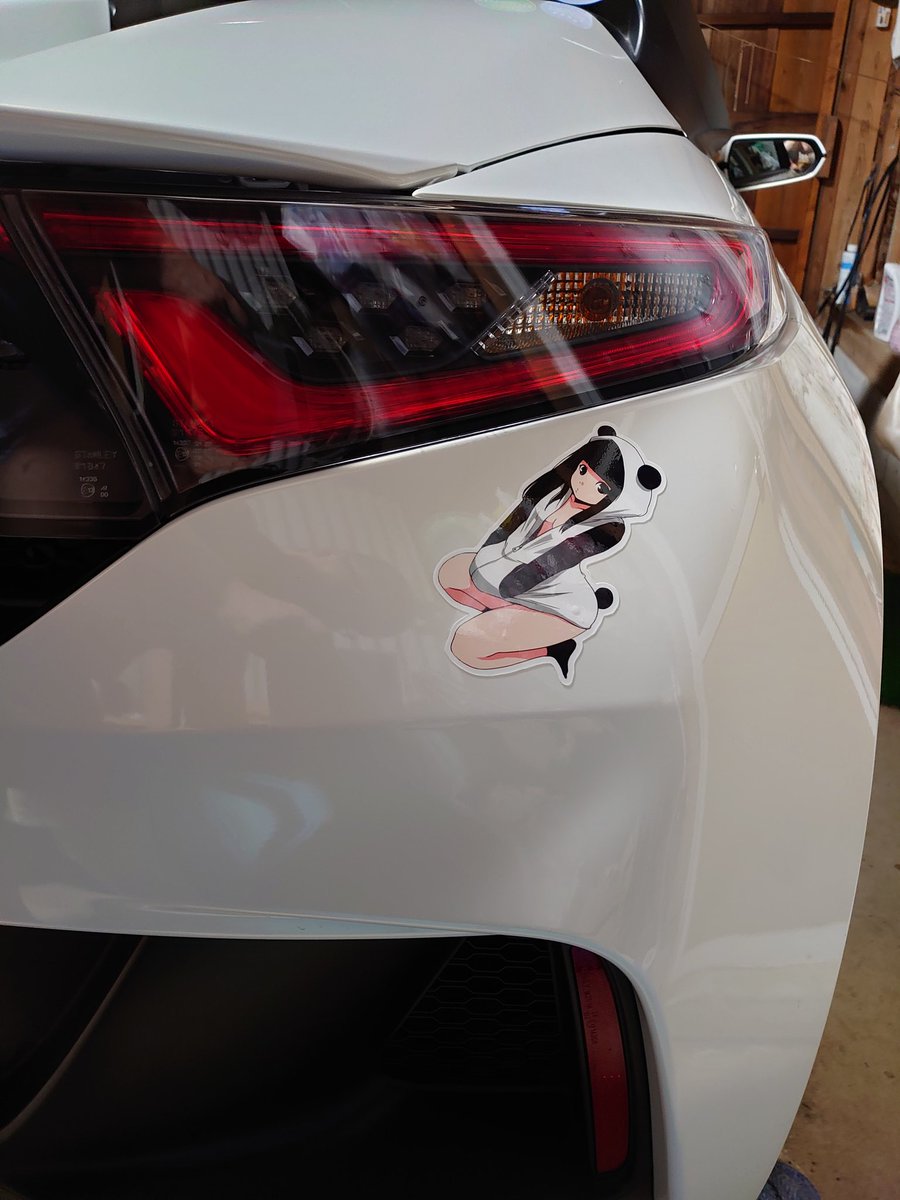 八的暁 ハチプロデザイン 車体表面のワックスやコーティングが邪魔をすることがわりとありますので 中性洗剤などでしっかり脱脂 してからが良いです ただ貼るステッカーの糊成分によっては車体の塗装を化学的に浸食する場合が稀にあります 基本3m製のうち