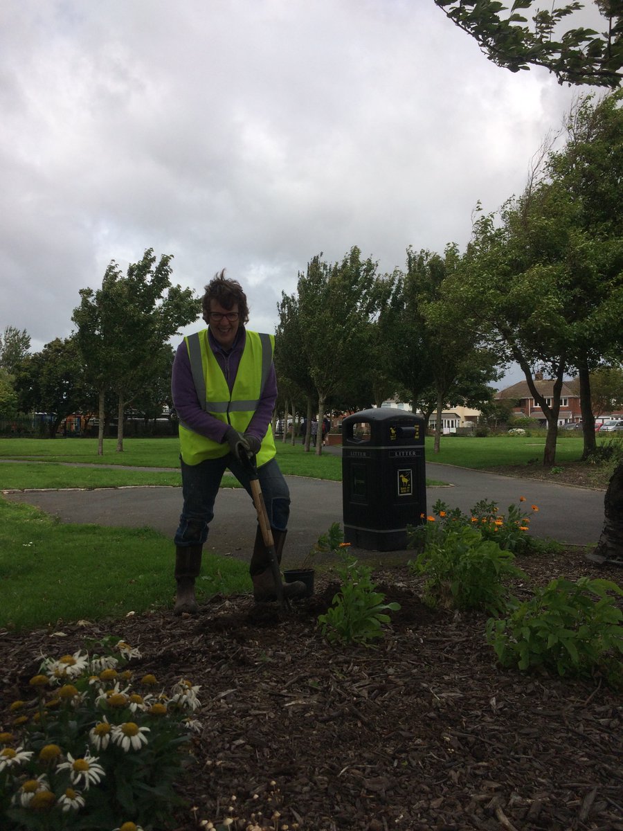 EastpinesP's tweet photo. and Sue for helping us weed and plant, slowly but surely we are restoring all the gardens as part of our recovery plan for the Park :) https://t.co/PF3cBASIob