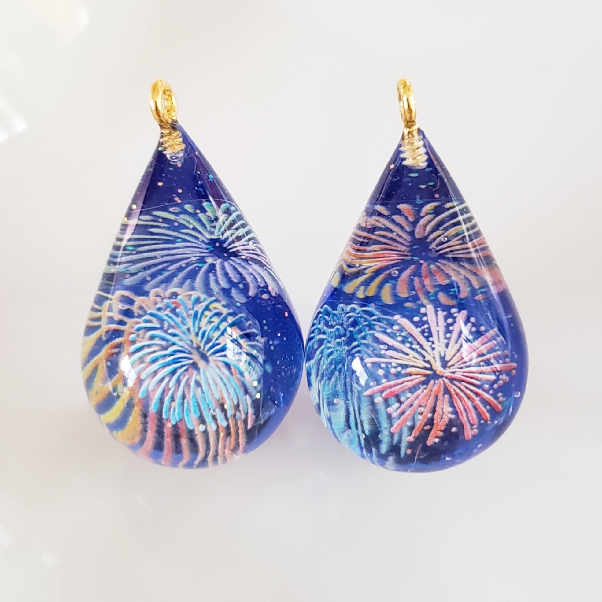 まるたま 夏空キラキラレジン展 のタグに 参加させて下さい 夏花火の空 と 天の川の空 レジン レジンアクセサリー T Co J7vsknao5l Twitter