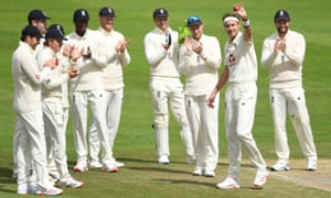 TalksUncommon's tweet photo. Root picks up the Wisden Trophy and holds it aloft as England beat West Indies by 269 runs in the decider. 
Stuart Broad joins cricket's elite club with his 500th Test wicket. 
#ENGvWI #Broad500 #englandcricket #WestIndies #EnglandDreamTeam #Stuartbroad https://t.co/E8WEzkoejd